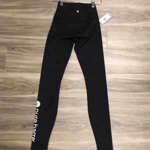 BRAND NWOT WUNDER UNDER LEGGINGS